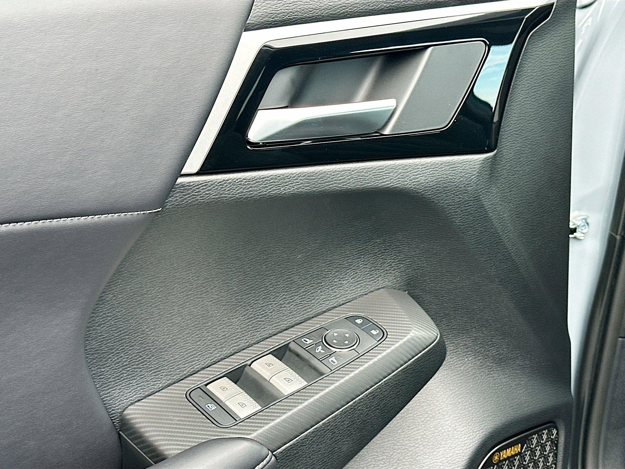 Mitsubishi Outlander Se With Navigation - Thumbnail 14