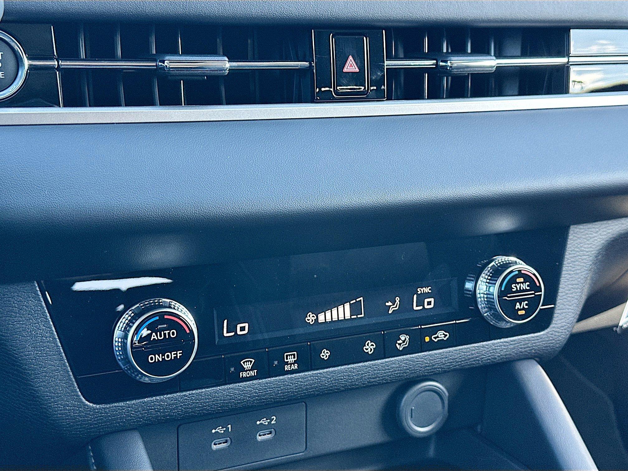 Mitsubishi Outlander Es With Navigation - Thumbnail 12