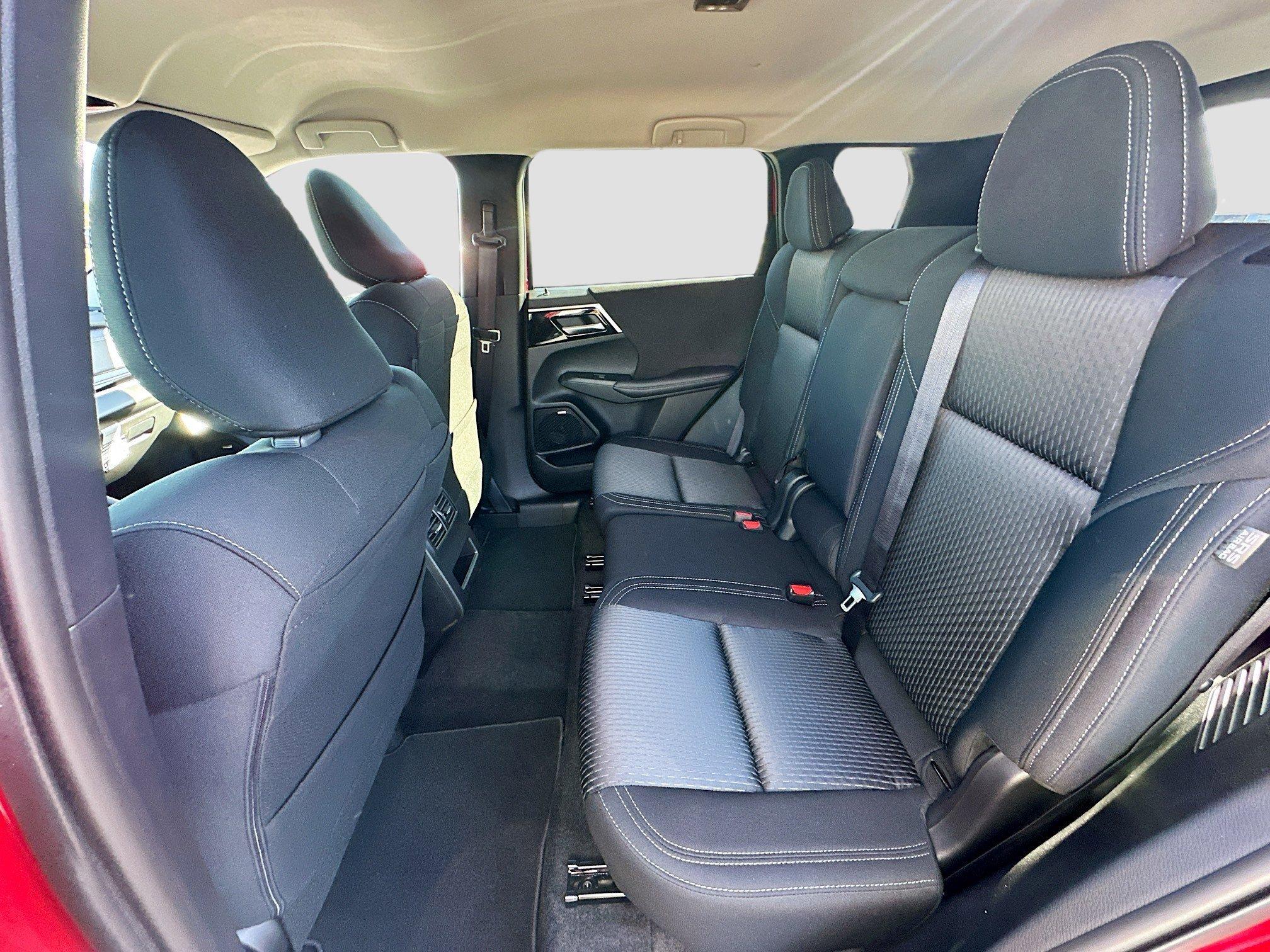 Mitsubishi Outlander Es With Navigation - Thumbnail 18