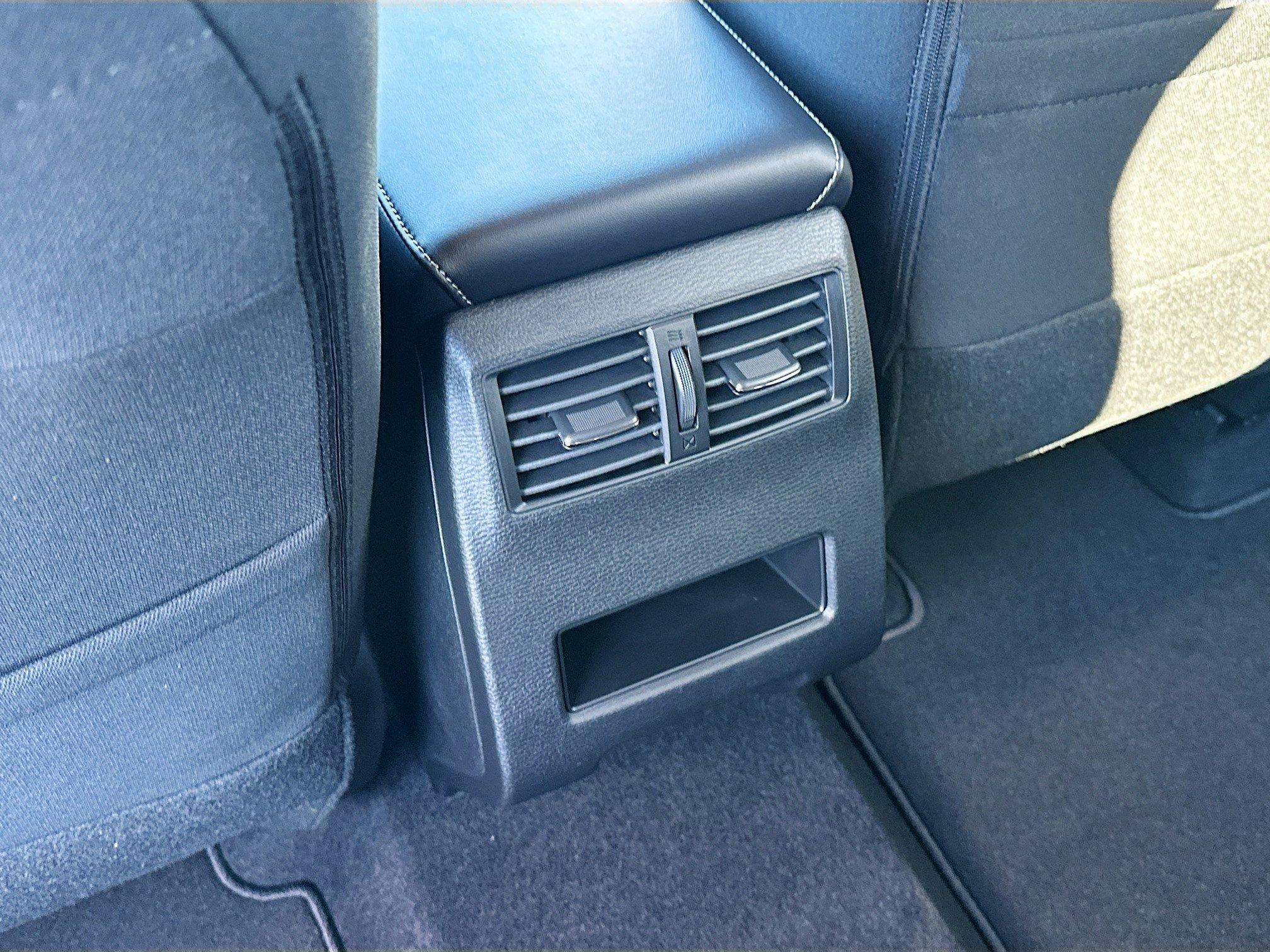 Mitsubishi Outlander Es With Navigation - Thumbnail 20