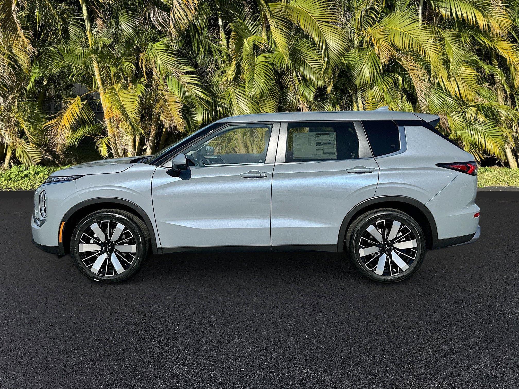 Mitsubishi Outlander Se With Navigation - Thumbnail 3