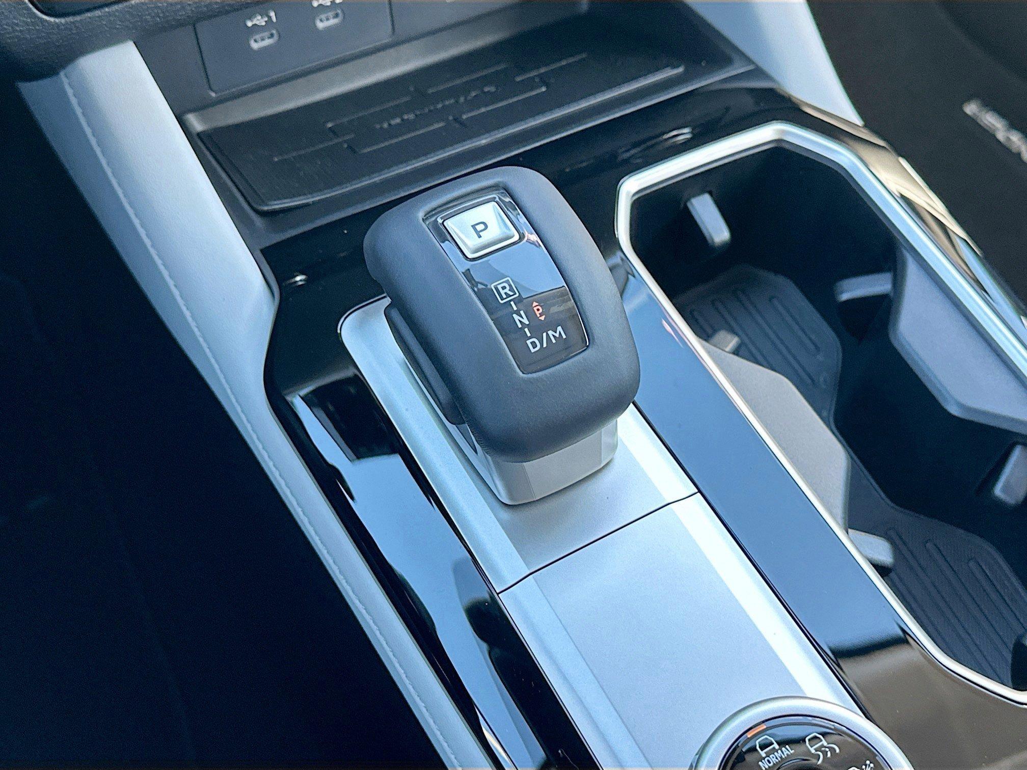 Mitsubishi Outlander Se With Navigation - Thumbnail 13