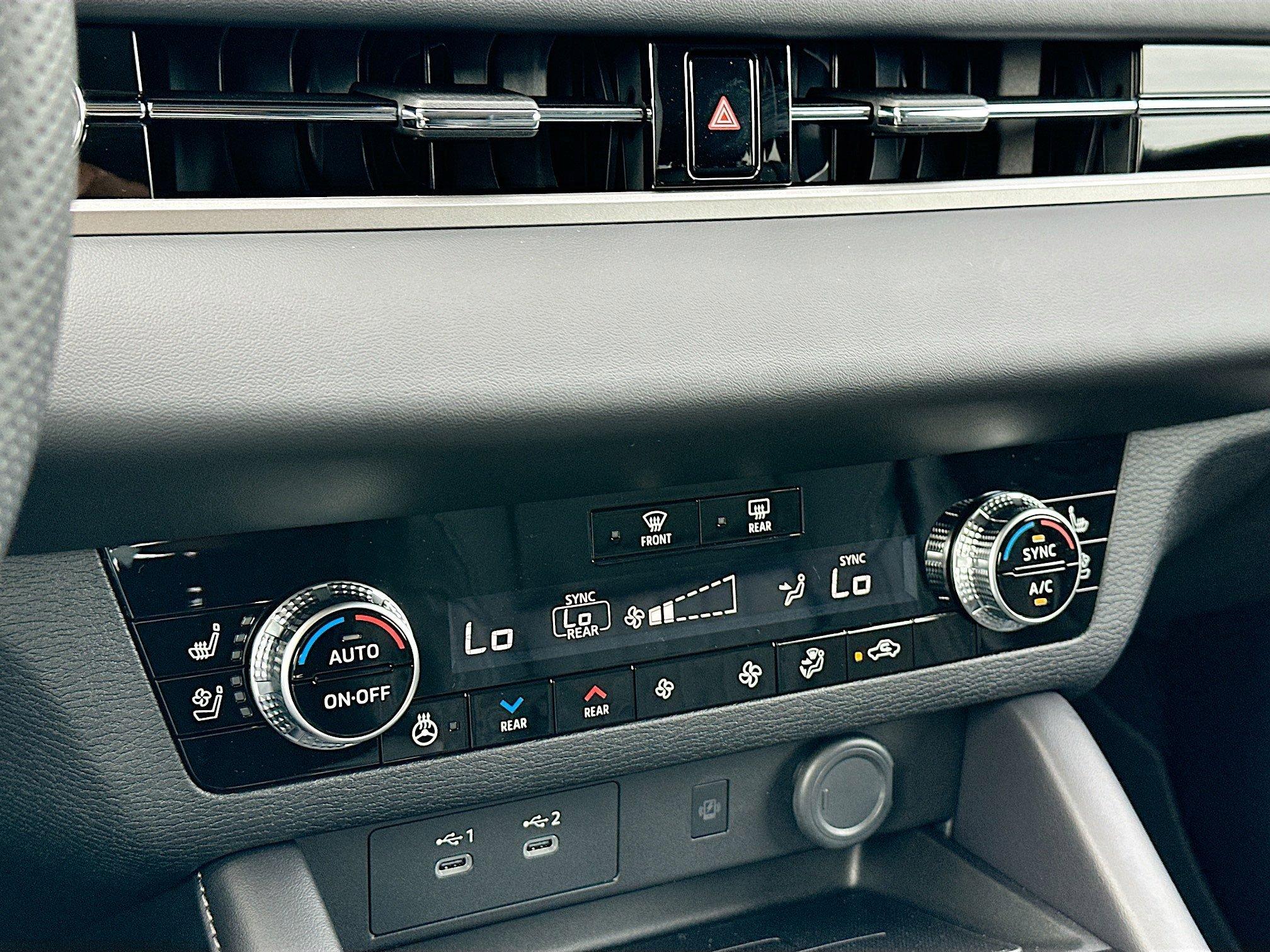 Mitsubishi Outlander Sel With Navigation - Thumbnail 12