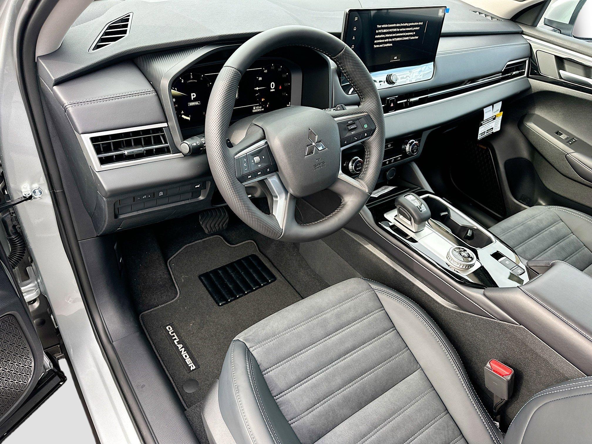 Mitsubishi Outlander Se With Navigation & Awd - Thumbnail 7