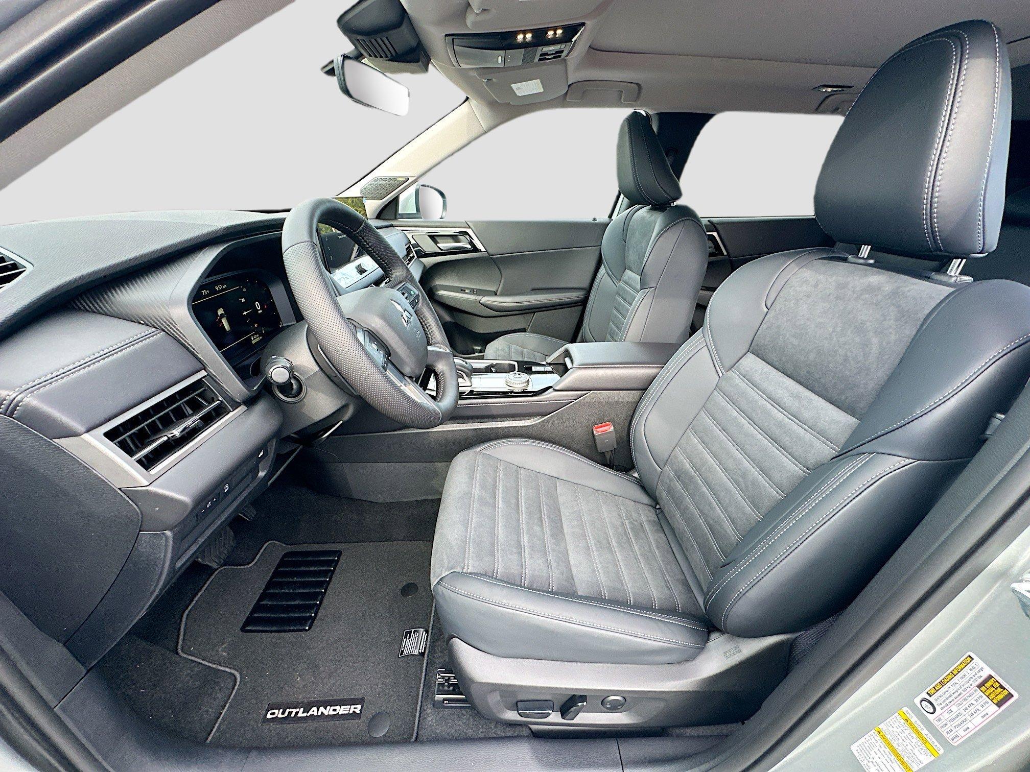 Mitsubishi Outlander Se With Navigation & Awd - Thumbnail 16