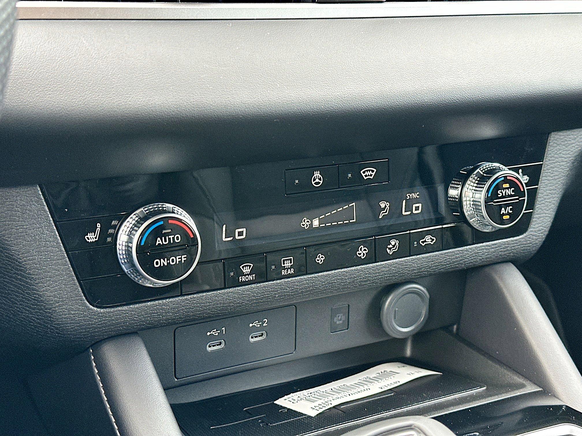 Mitsubishi Outlander Se With Navigation & Awd - Thumbnail 12