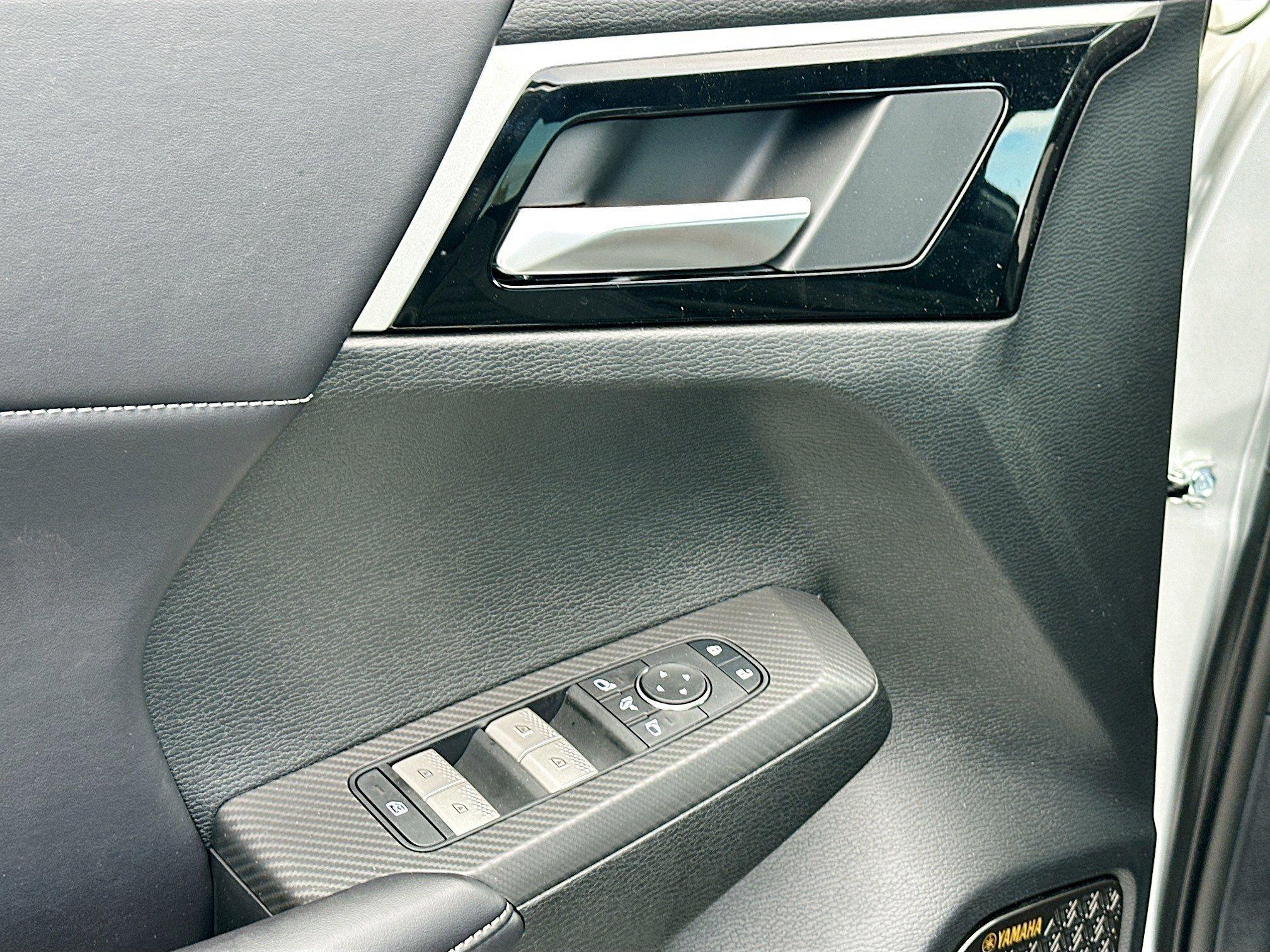 Mitsubishi Outlander Se With Navigation & Awd - Thumbnail 14