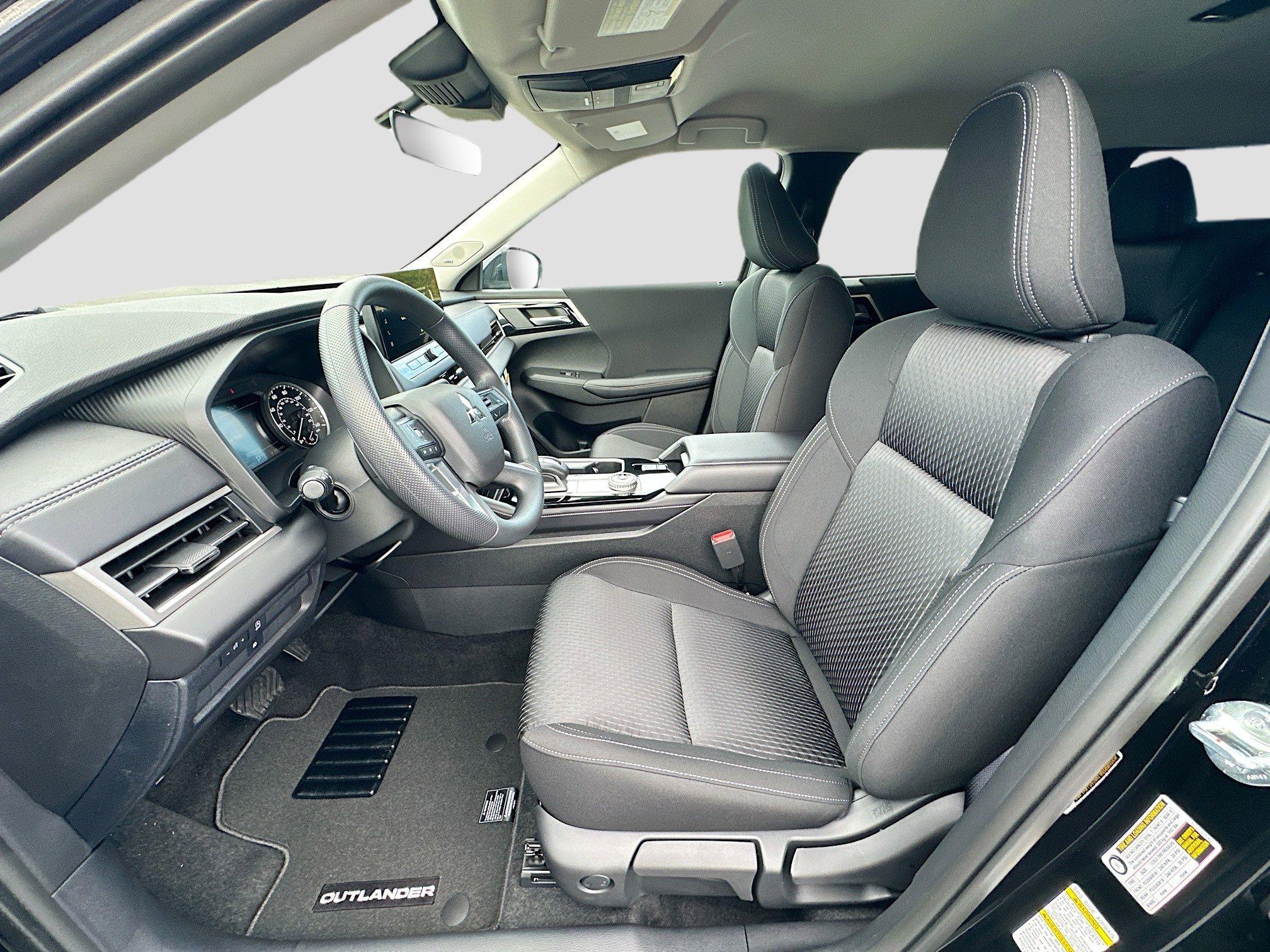 Mitsubishi Outlander Es With Navigation - Thumbnail 16