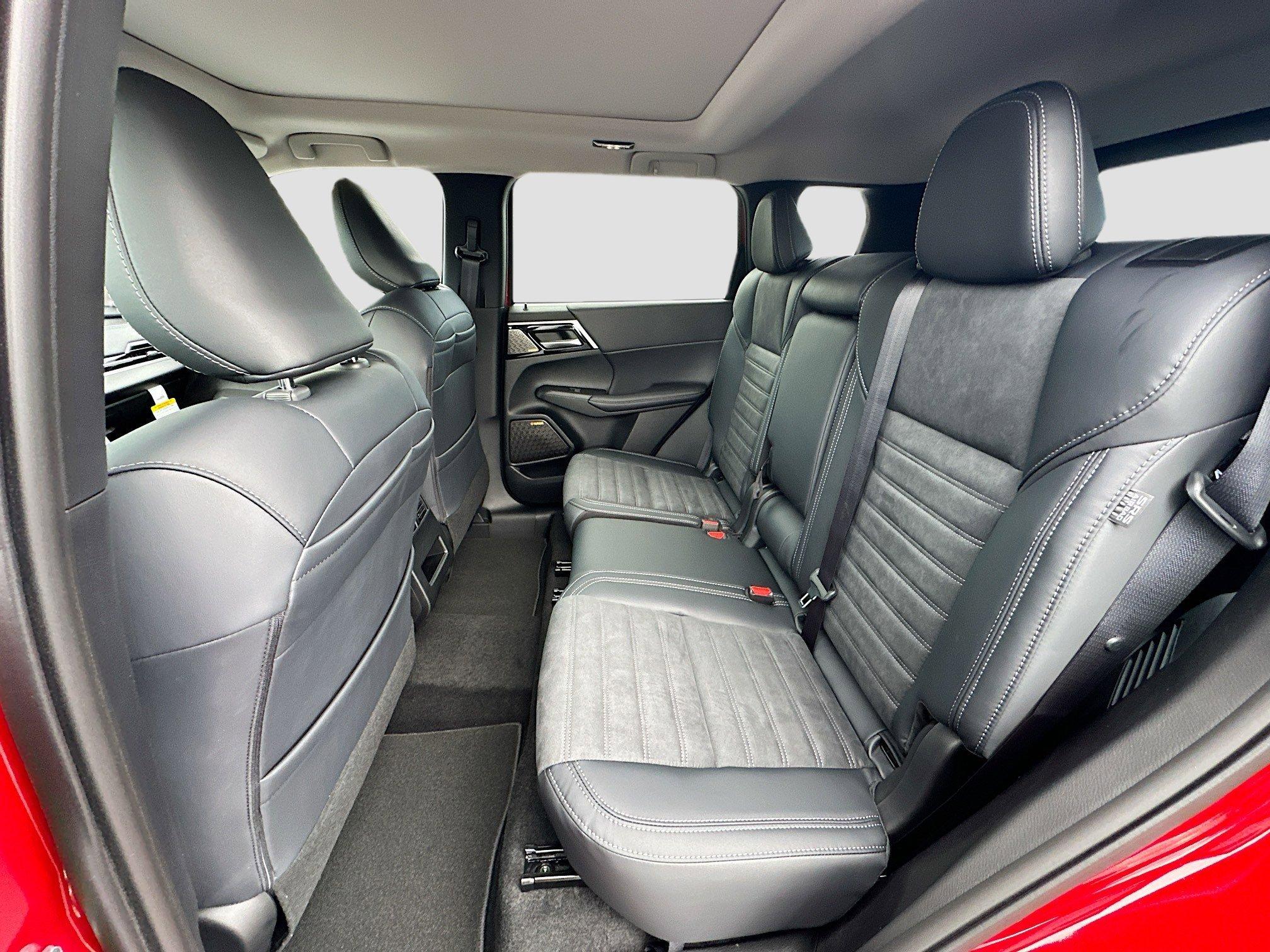 Mitsubishi Outlander Se With Navigation - Thumbnail 18