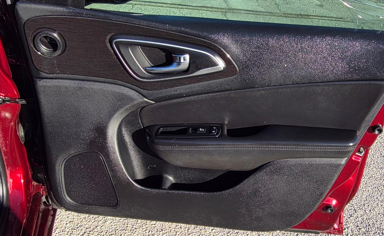 Chrysler 2004Dr Sdn C Fwd - Thumbnail 16