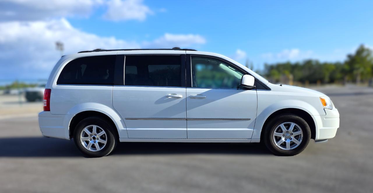 Chrysler Town & Country4Dr Wgn Touring - Thumbnail 4