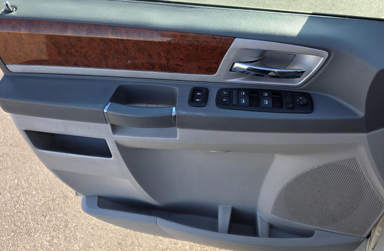 Chrysler Town & Country4Dr Wgn Touring - Thumbnail 11