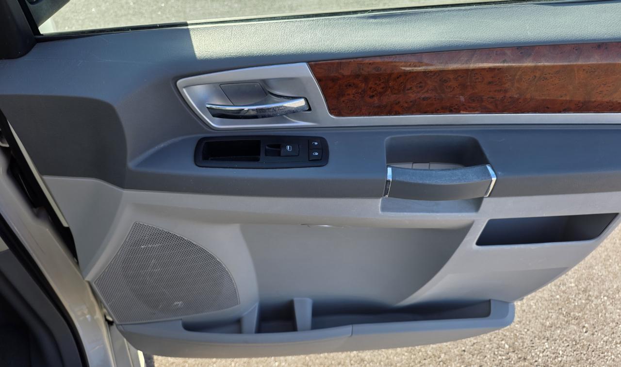 Chrysler Town & Country4Dr Wgn Touring - Thumbnail 18