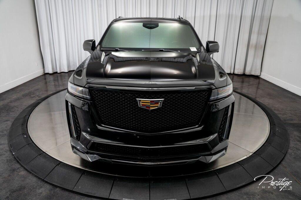 Cadillac Escalade - Thumbnail 3