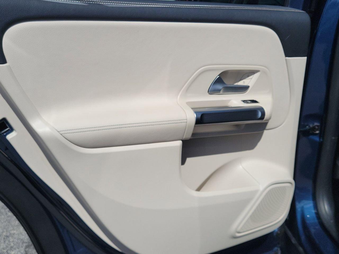 Mercedes-Benz Glb 250 - Thumbnail 11