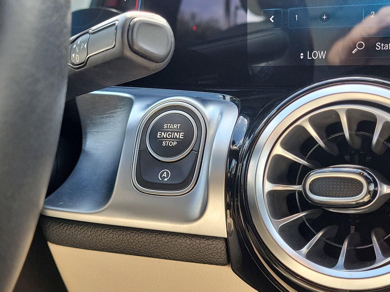 Mercedes-Benz Glb 250 - Thumbnail 19