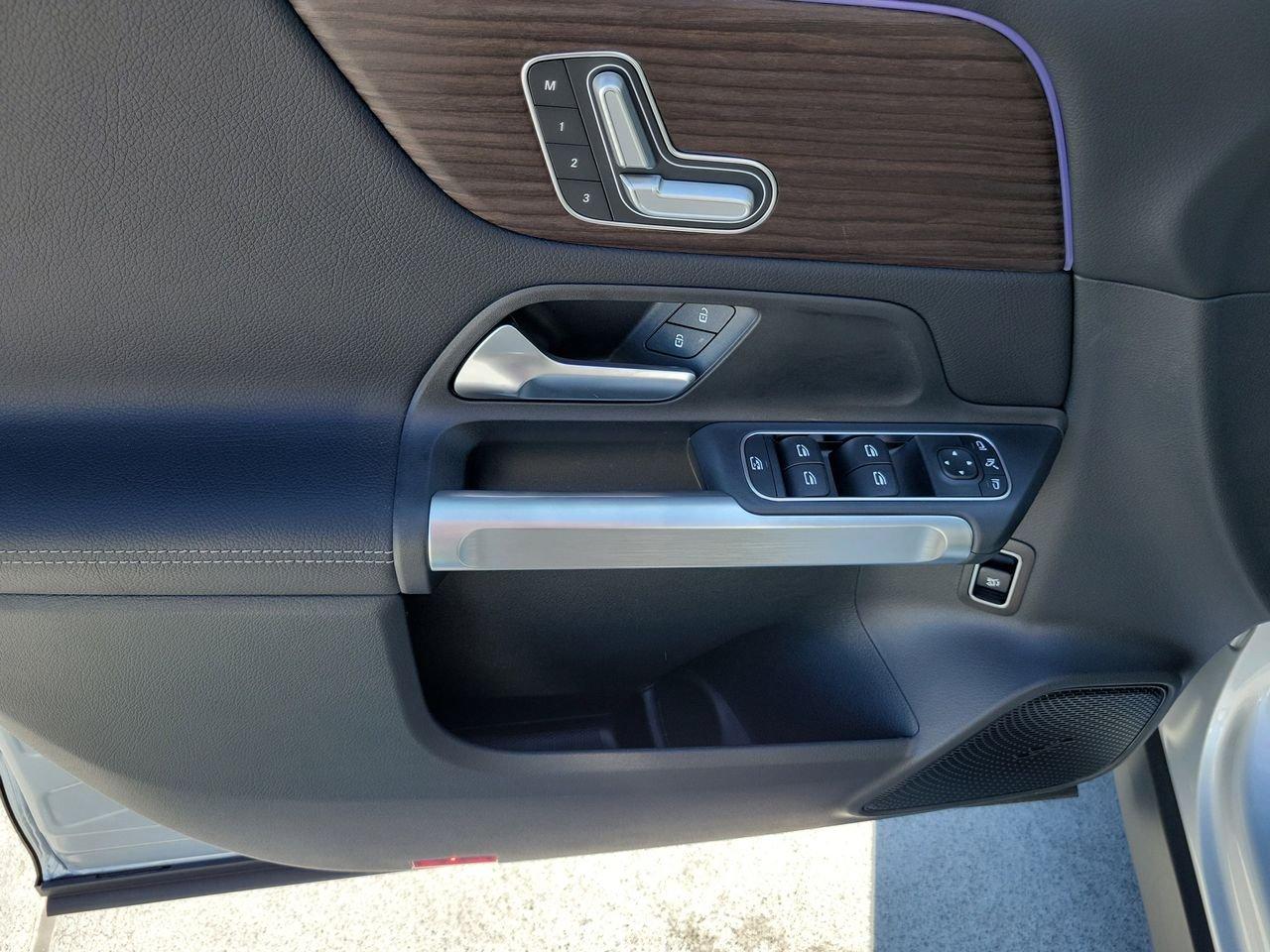 Mercedes-Benz Glb 250 - Thumbnail 19