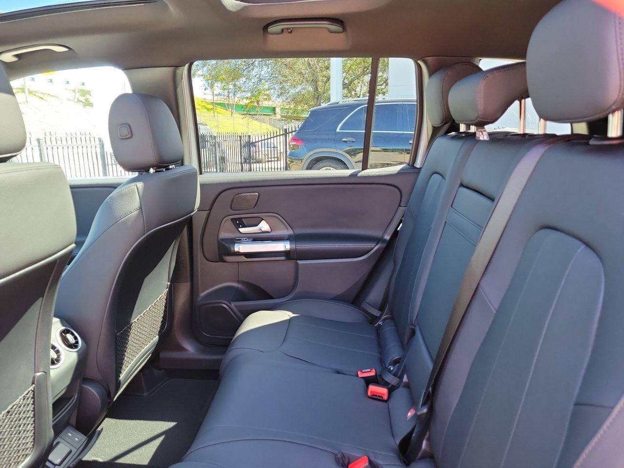 Mercedes-Benz Glb 250 - Thumbnail 11