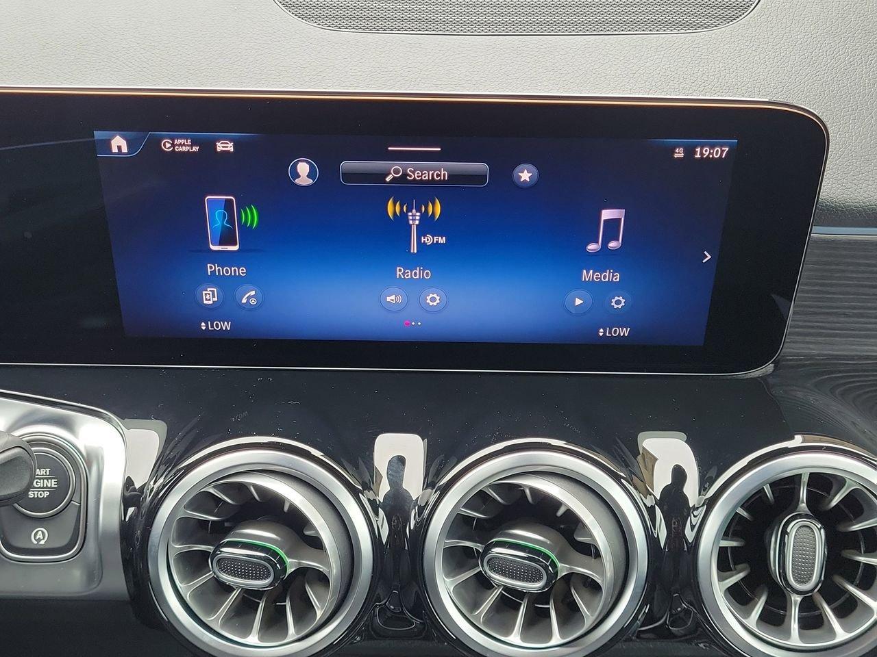 Mercedes-Benz Glb 250 - Thumbnail 18