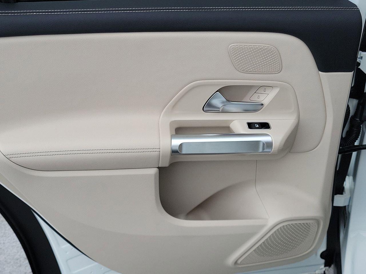 Mercedes-Benz Glb 250 - Thumbnail 11