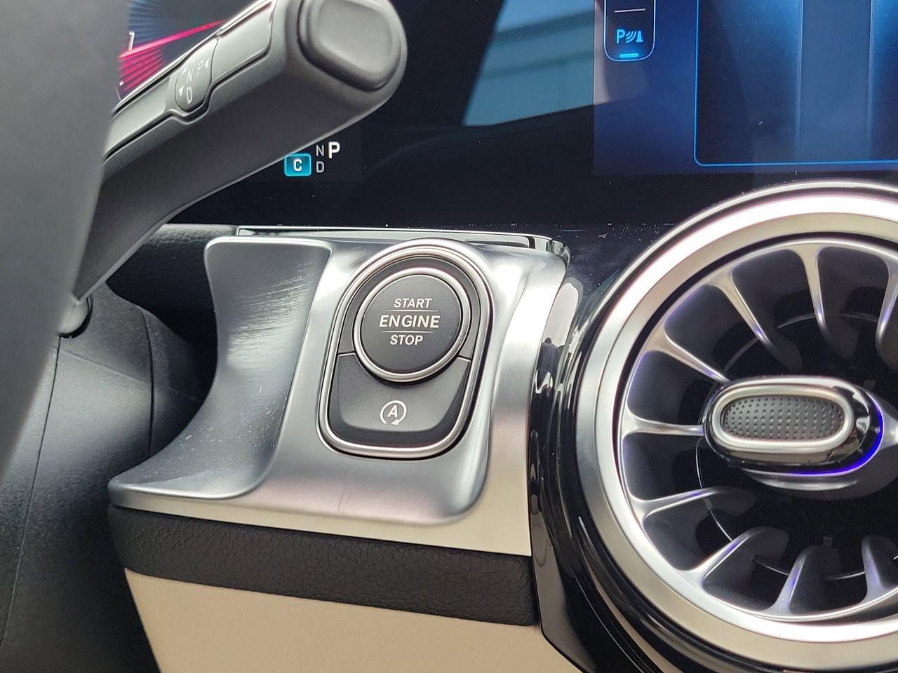 Mercedes-Benz Glb 250 - Thumbnail 20