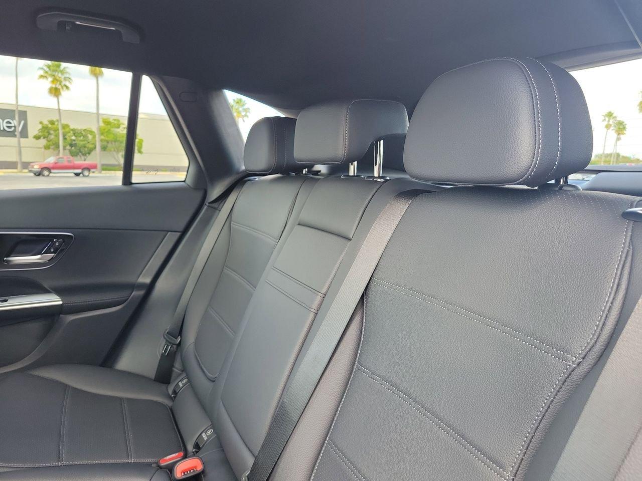 Mercedes-Benz Glc 300 - Thumbnail 11