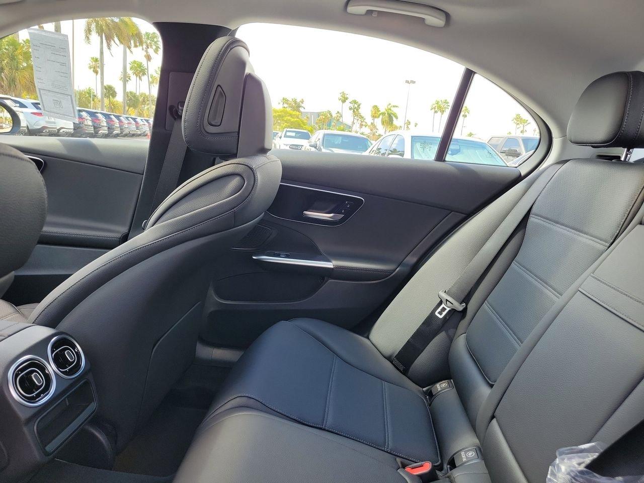 Mercedes-Benz C 300 - Thumbnail 12