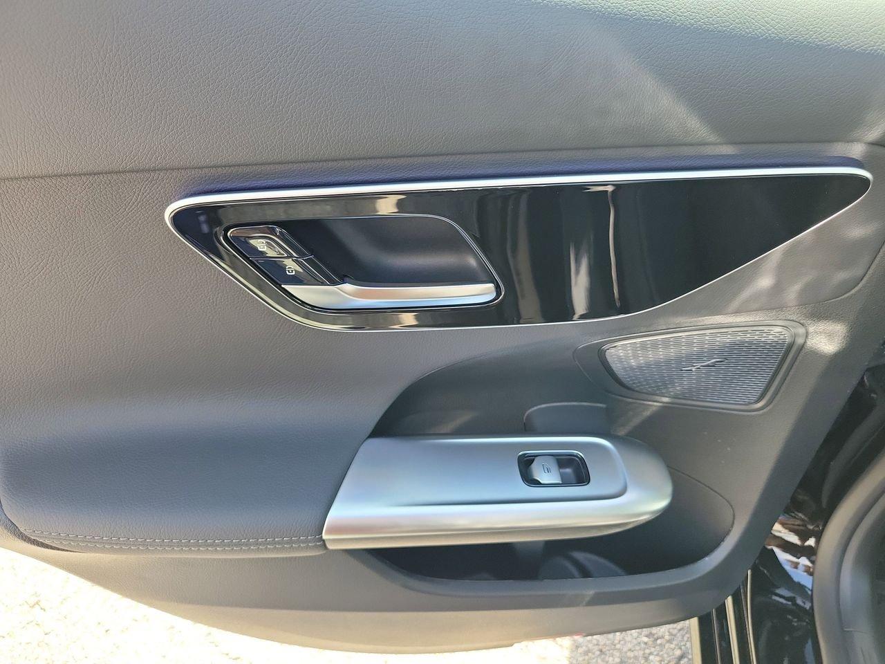 Mercedes-Benz C 300 - Thumbnail 10