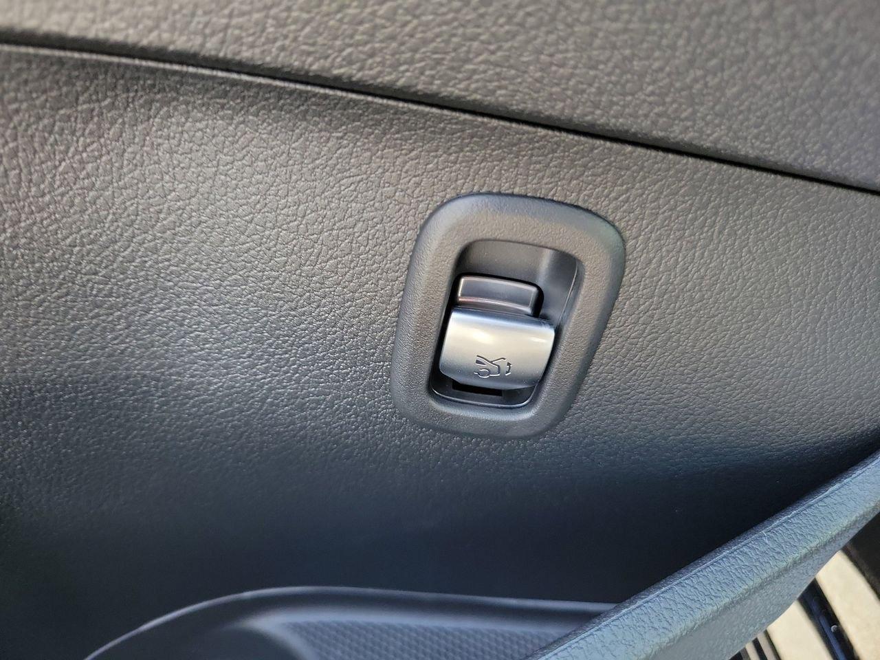 Mercedes-Benz C 300 - Thumbnail 20