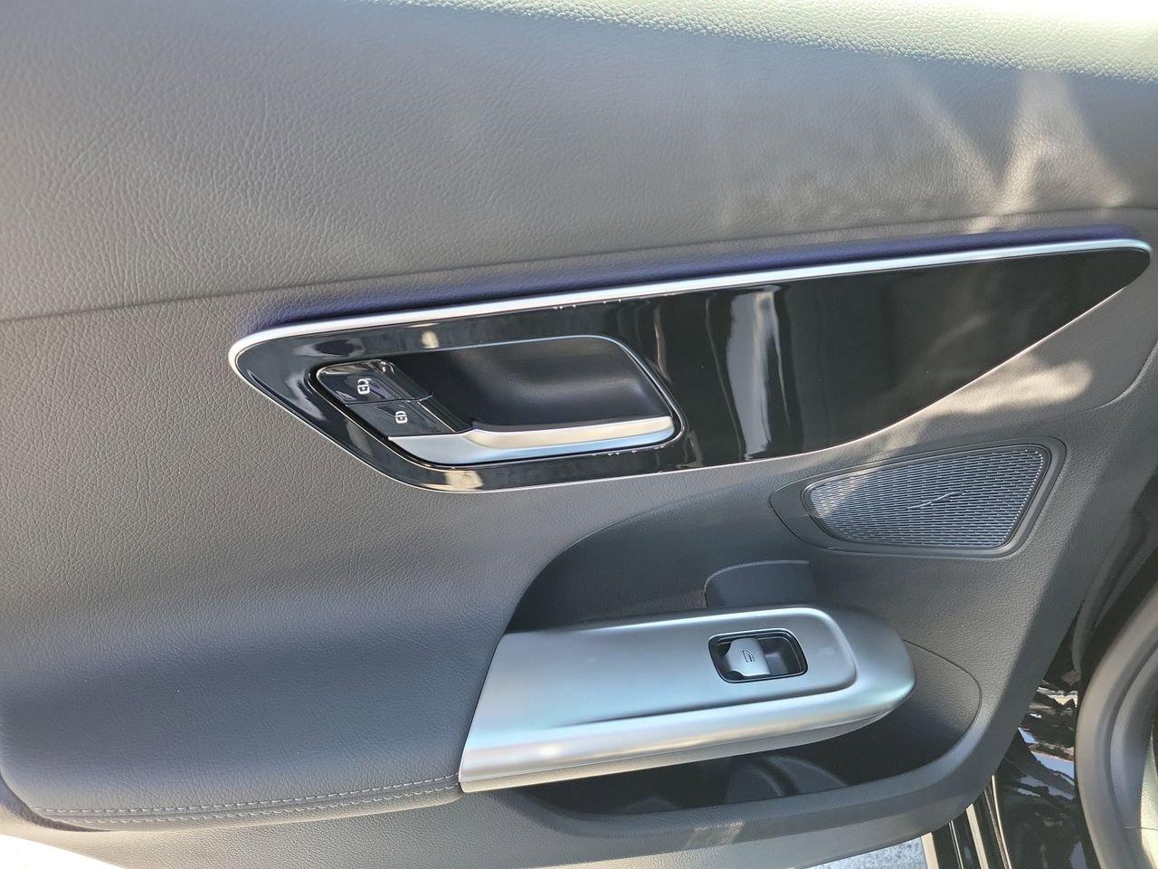 Mercedes-Benz C 300 - Thumbnail 9