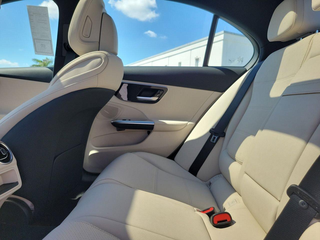 Mercedes-Benz C 300 - Thumbnail 12