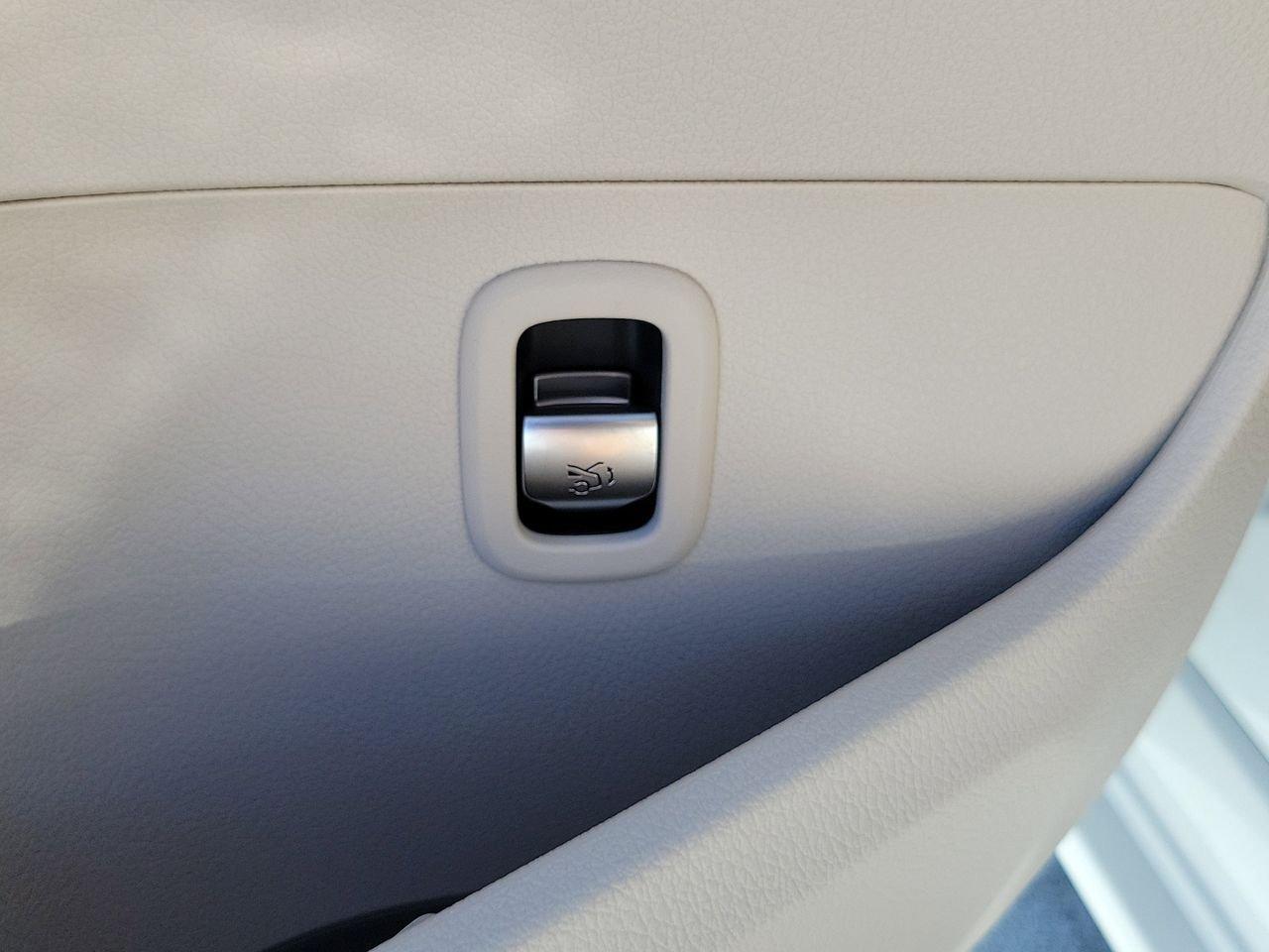 Mercedes-Benz C 300 - Thumbnail 19