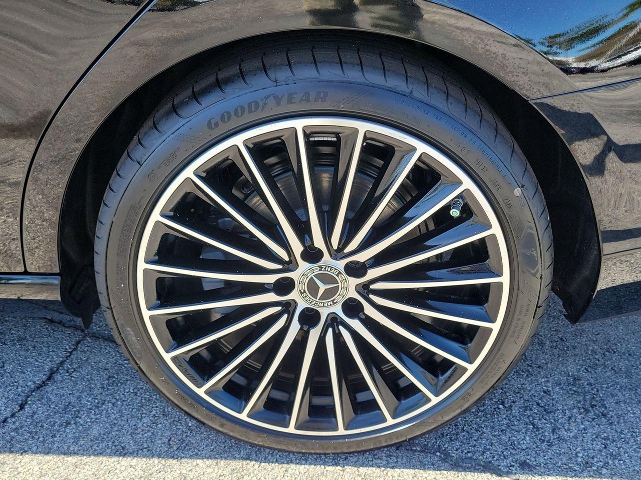 Mercedes-Benz C 300 - Thumbnail 11