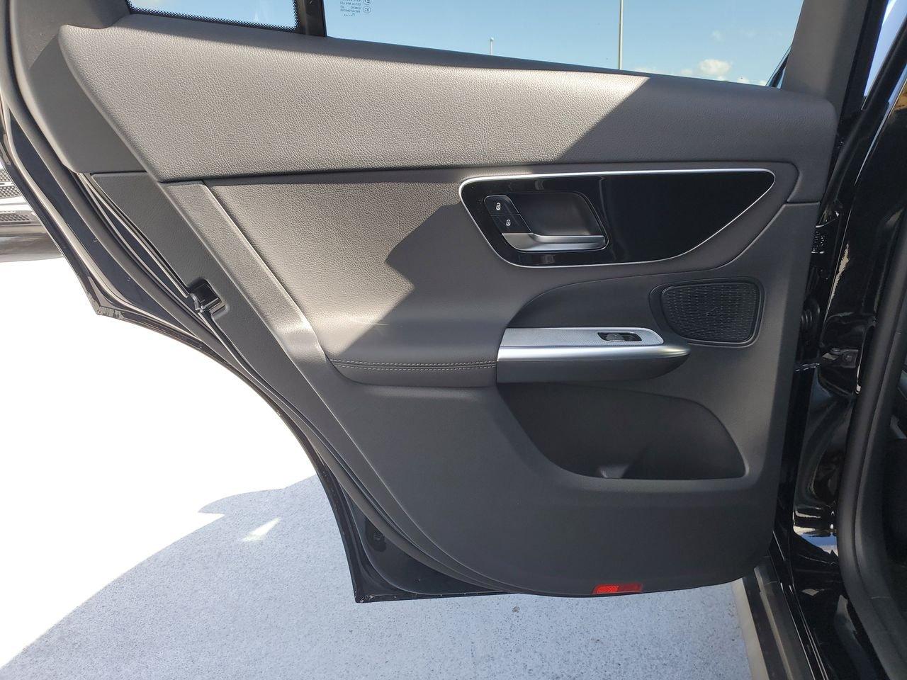 Mercedes-Benz Glc 300 - Thumbnail 10