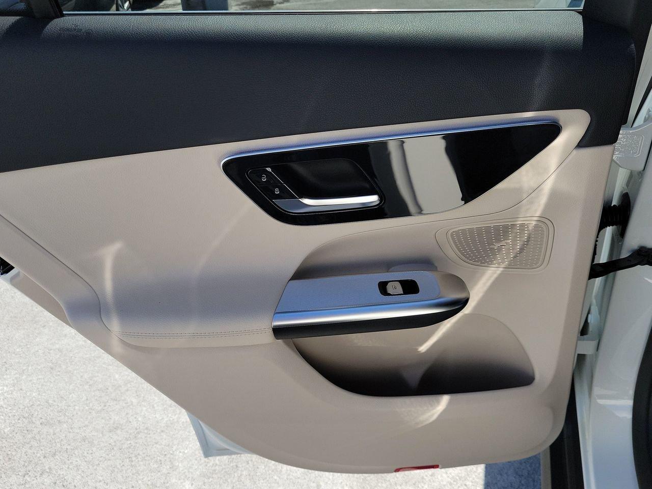 Mercedes-Benz Glc 300 - Thumbnail 11