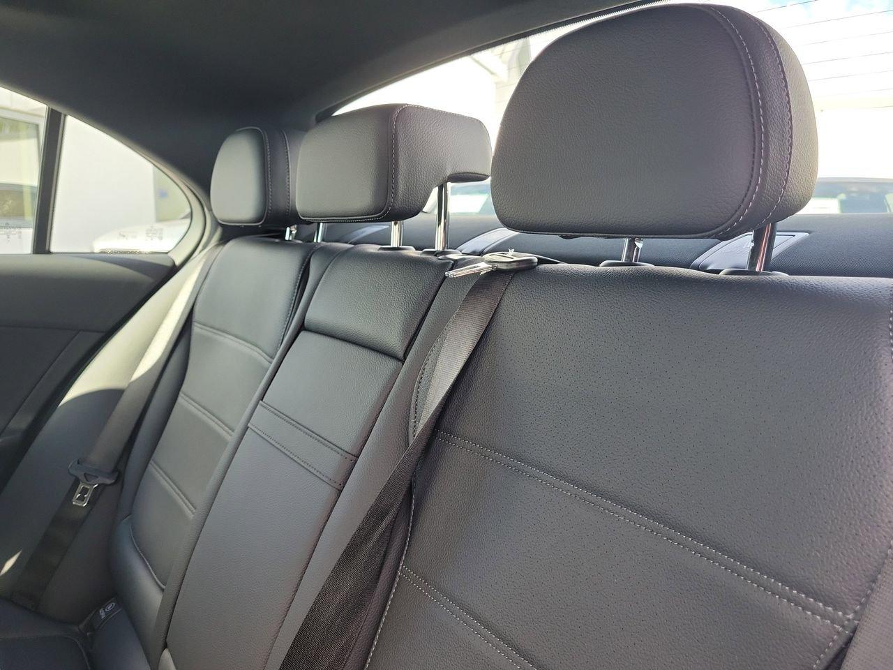 Mercedes-Benz C 300 - Thumbnail 11