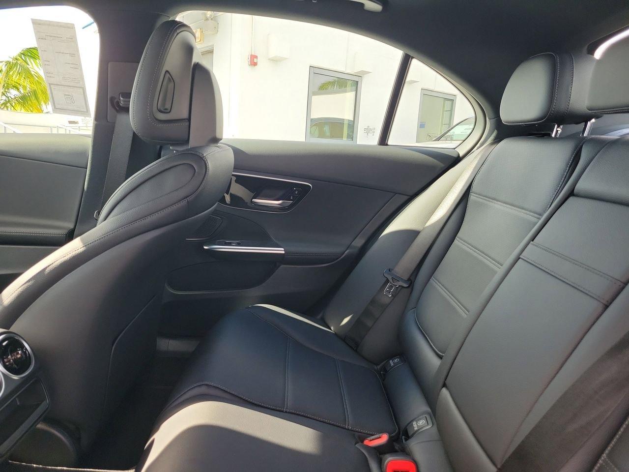 Mercedes-Benz C 300 - Thumbnail 12