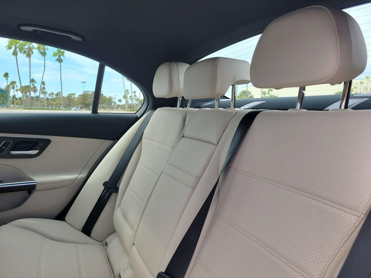 Mercedes-Benz C 300 - Thumbnail 11