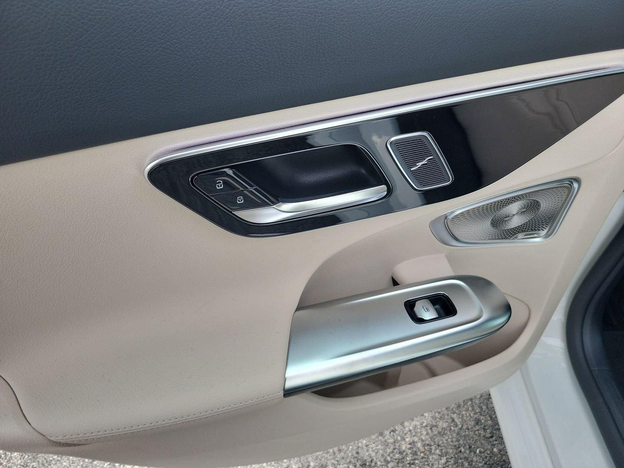 Mercedes-Benz C 300 - Thumbnail 10