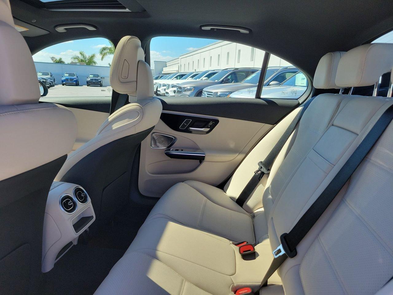 Mercedes-Benz C 300 - Thumbnail 12