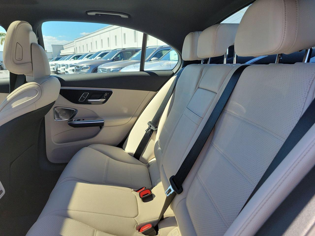 Mercedes-Benz C 300 - Thumbnail 11