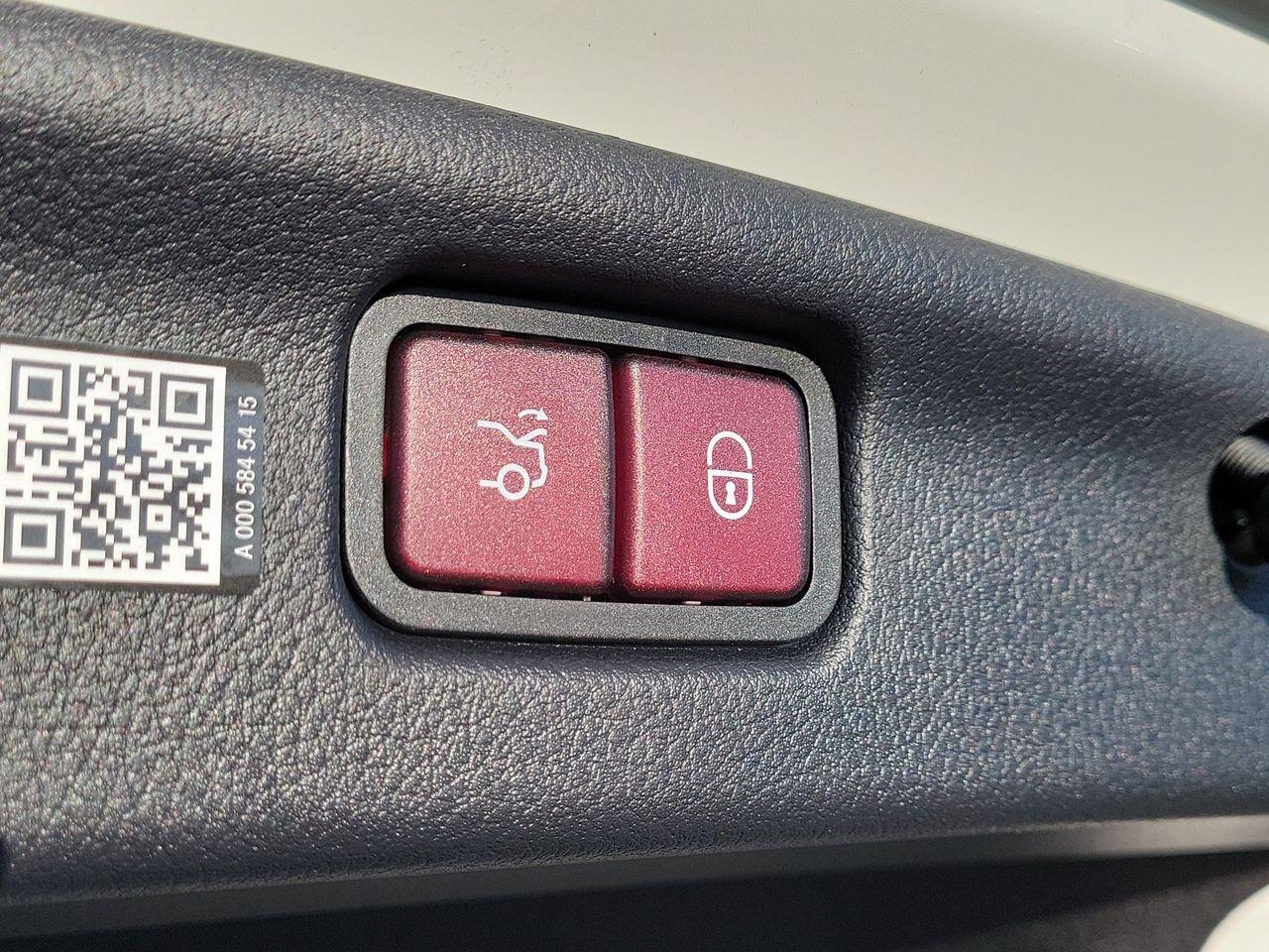 Mercedes-Benz C 300 - Thumbnail 9