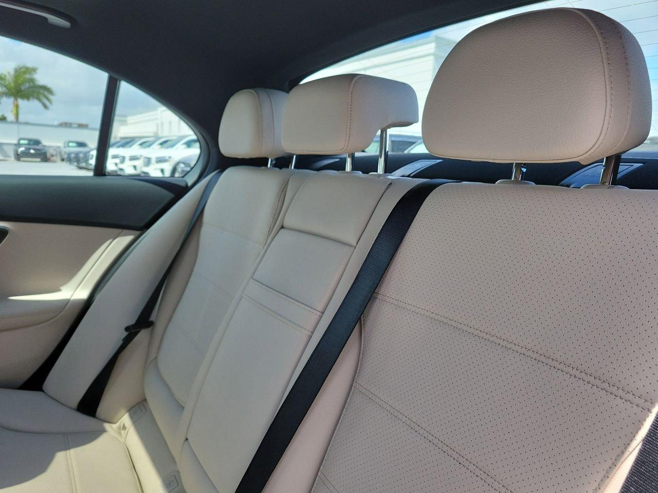 Mercedes-Benz C 300 - Thumbnail 12