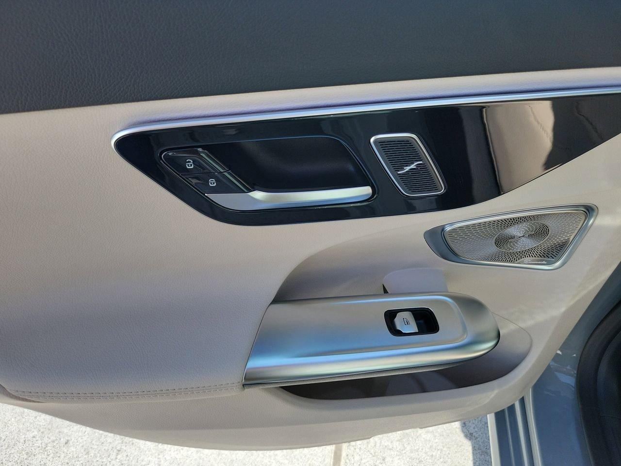 Mercedes-Benz C 300 - Thumbnail 11