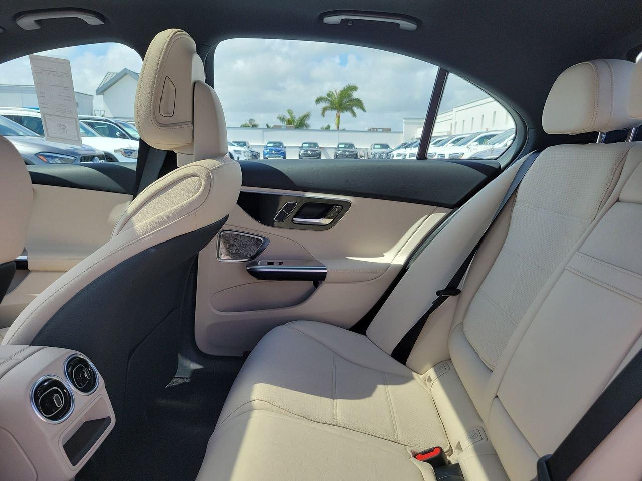 Mercedes-Benz C 300 - Thumbnail 13