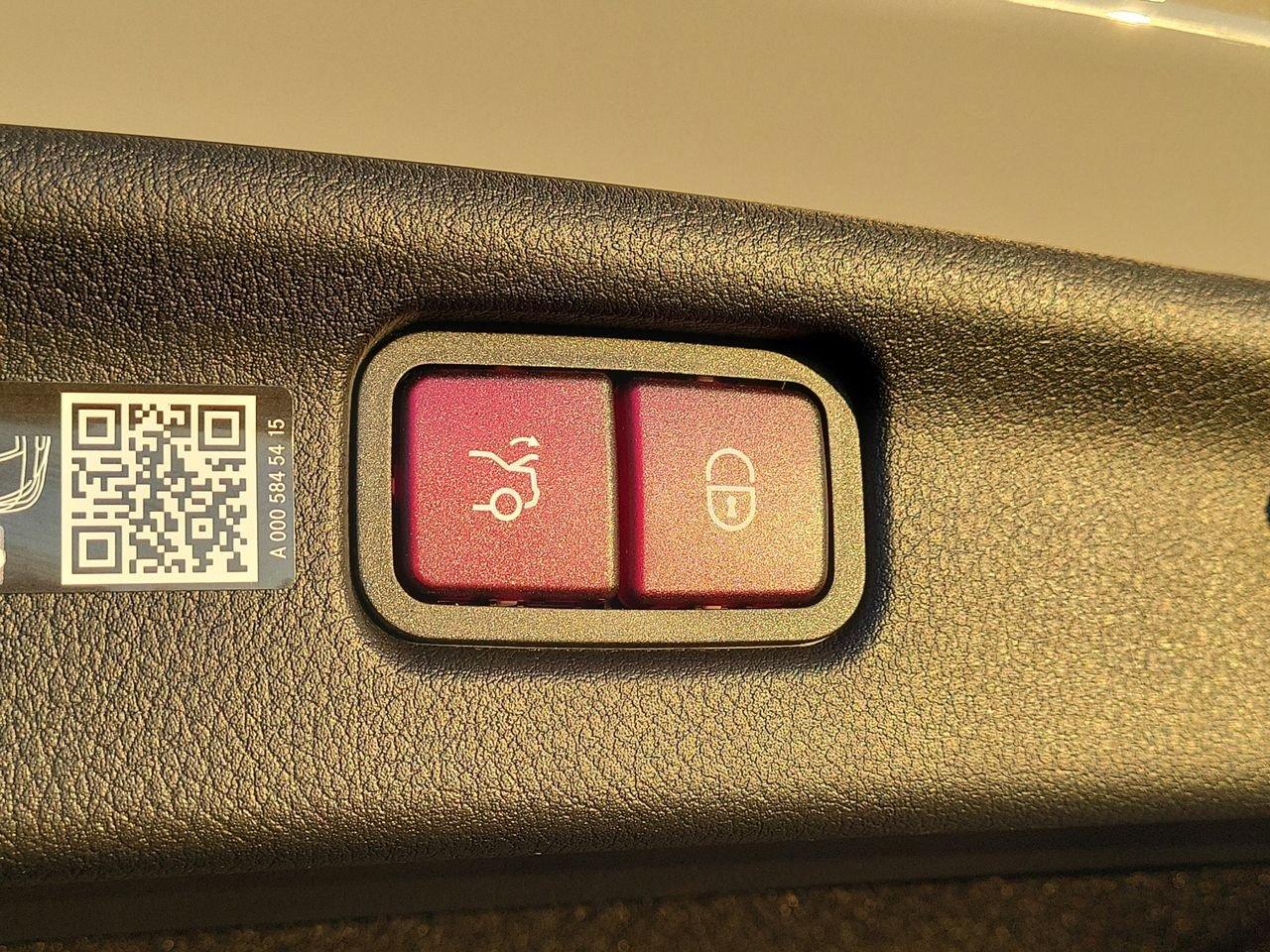 Mercedes-Benz C 300 - Thumbnail 9