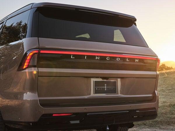 Lincoln Navigator Review - Thumbnail 3