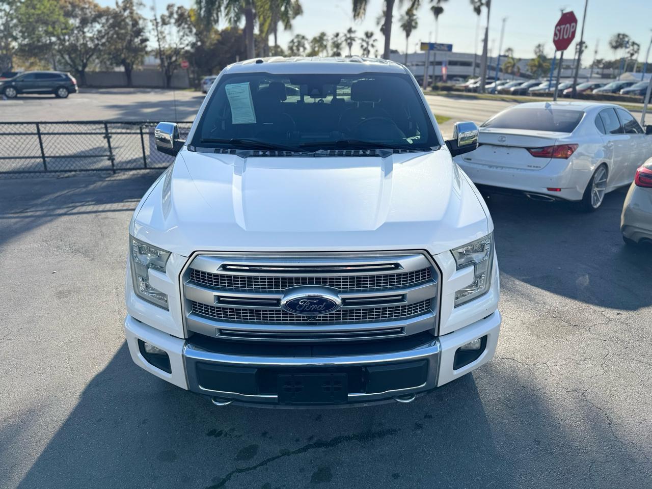 Ford F-150 Platinum - Thumbnail 2