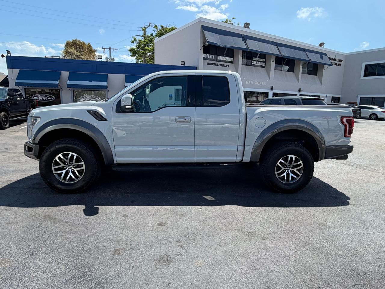 Ford F-150 4Wd Supercab 133" Svt Raptor - Thumbnail 11