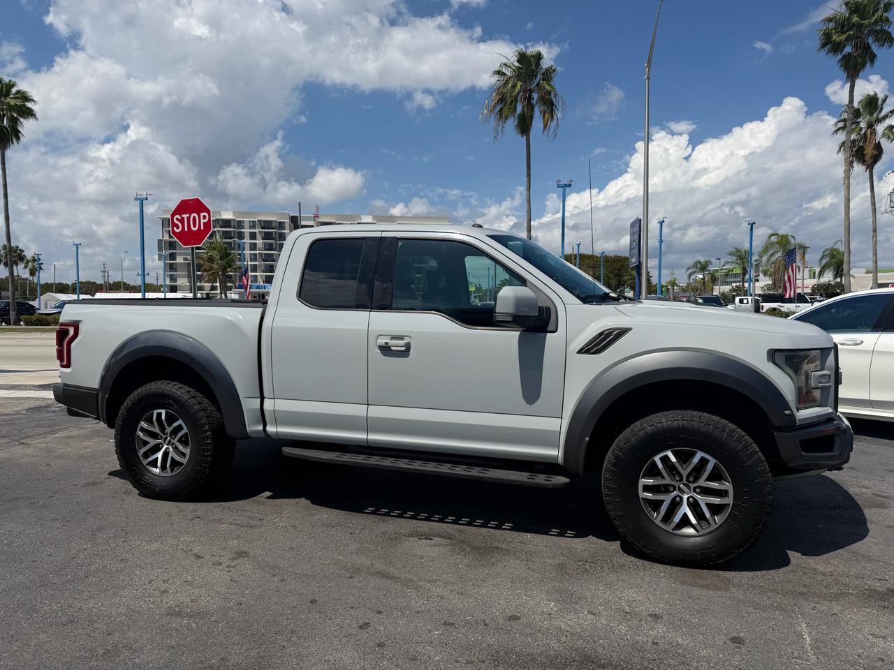 Ford F-150 4Wd Supercab 133" Svt Raptor - Thumbnail 2